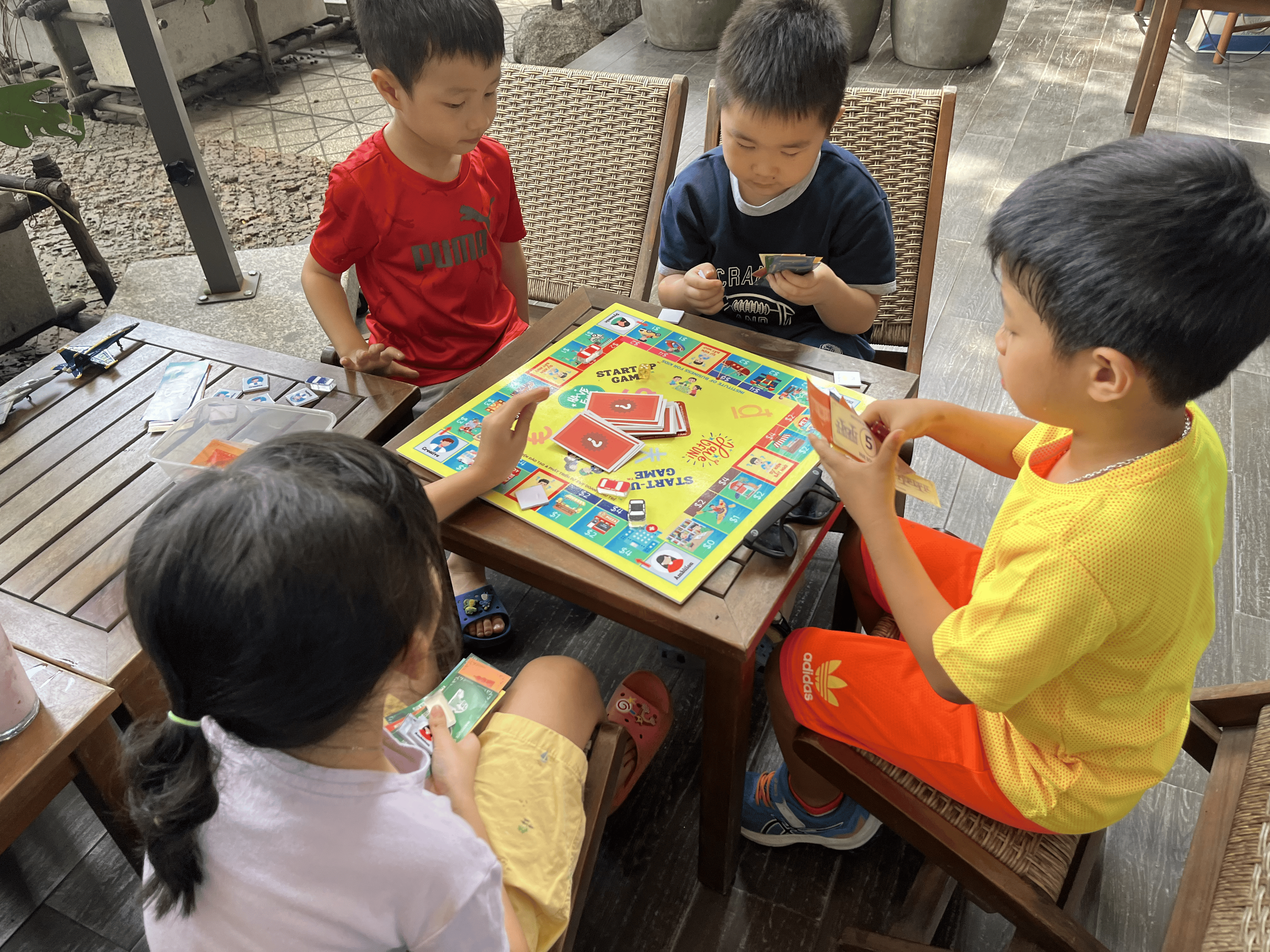 Boardgame: START-UP (tuổi 5+)