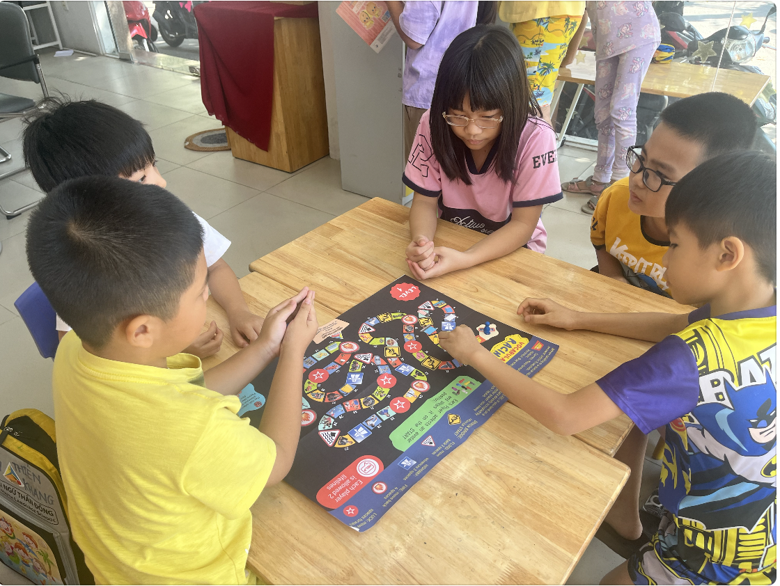 Cờ VOCAB RACING (Topic 1: HOME & SCHOOL, 6+ tuổi)